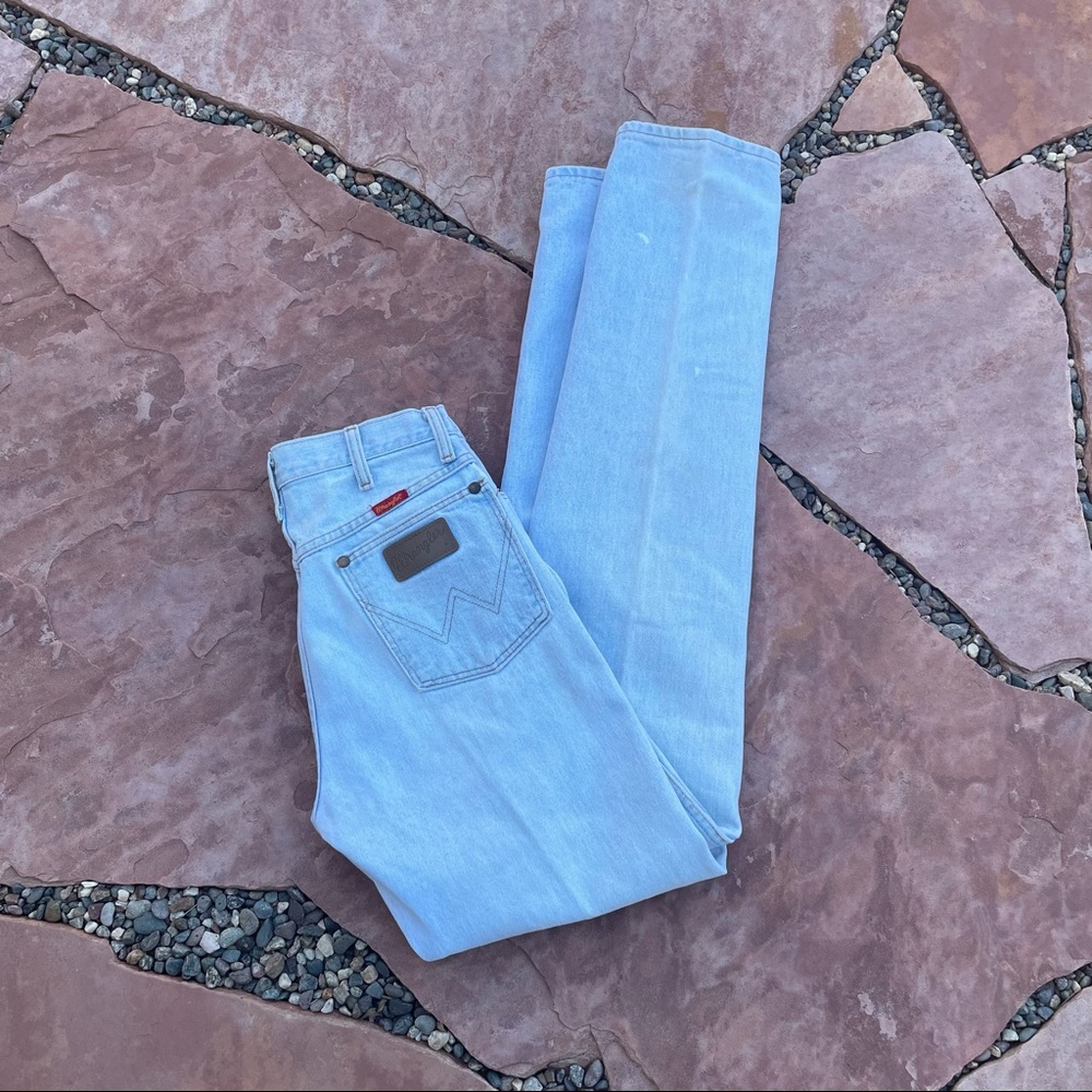 Vintage light wash wrangler cowboy fit woman jeans